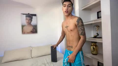  R U S S E L L  online show from November 23, 11:27 pm