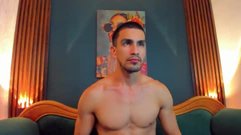 Ryan independent model online show from November 9, 9:52 pm