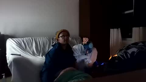 salis1981 online show from February 2, 4:05 am