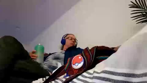 salis1981 online show from January 30, 1:44 am