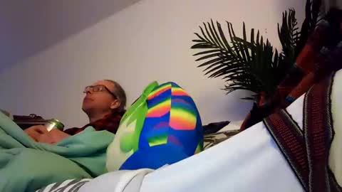 salis1981 online show from January 19, 1:53 am