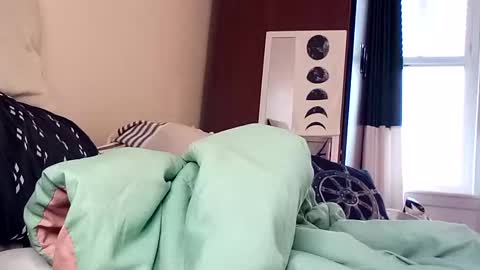 salis1981 online show from February 6, 6:46 pm