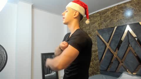 Snapshot of salvatore_damore chatting on December 19, 11:18 am SALVATORE online show from December 19, 11:18 am