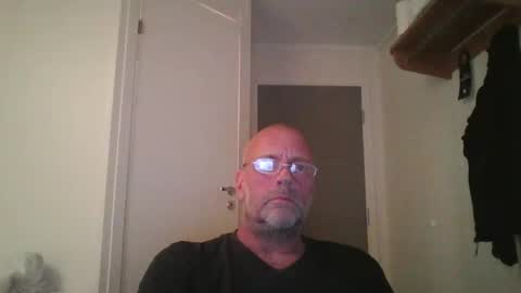 Snapshot of sandnesrune523 chatting on October 21, 6:00 pm sandnesrune523 online show from October 21, 6:00 pm