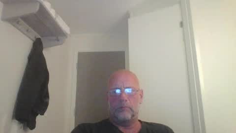 sandnesrune523 online show from June 15, 5:38 pm