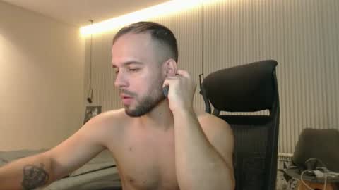 Snapshot of sandro_best chatting on October 21, 1:36 pm DeAlex online show from October 21, 1:36 pm
