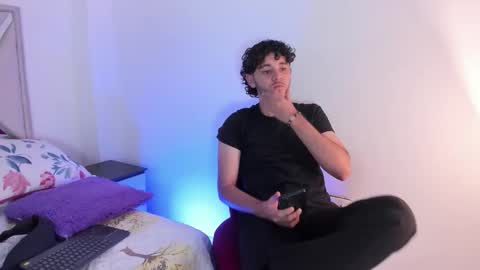 santi700948 online show from March 29, 4:56 am