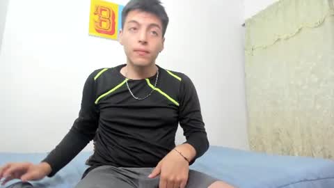 Santiago Henao online show from June 12, 6:33 am