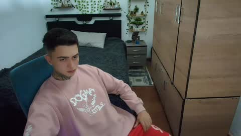 santi_ss online show from April 16, 1:05 am