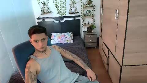santi_ss online show from June 11, 4:49 pm