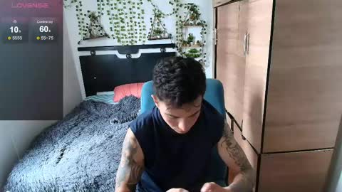 santi_ss online show from April 19, 5:01 pm