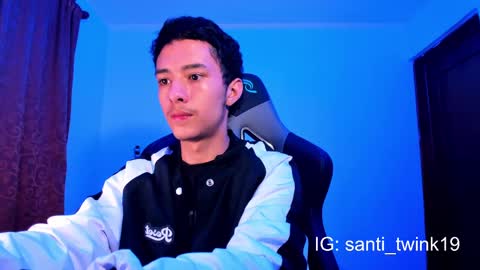 Snapshot of santi_twink19 chatting on December 21, 9:44 am santi_twink19 online show from December 21, 9:44 am