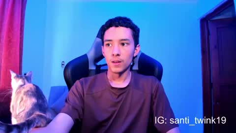 Snapshot of santi_twink19 chatting on December 20, 1:33 pm santi_twink19 online show from December 20, 1:33 pm