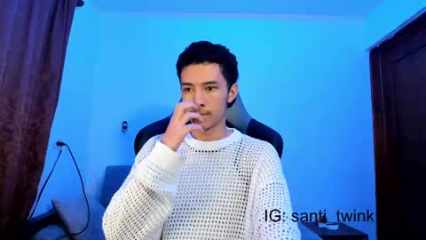 Snapshot of santi_twink19 chatting on December 15, 11:01 am santi_twink19 online show from December 15, 11:01 am