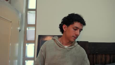 Snapshot of santi_twink19 chatting on October 12, 9:09 pm santi_twink19 online show from October 12, 9:09 pm