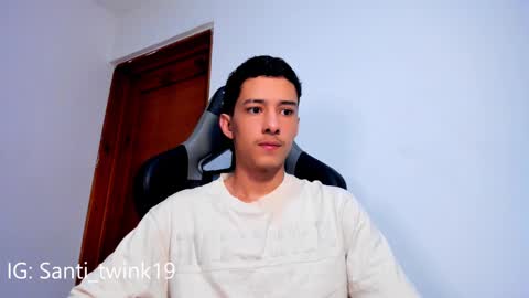 Snapshot of santi_twink19 chatting on February 19, 11:06 am santi_twink19 online show from February 19, 11:06 am