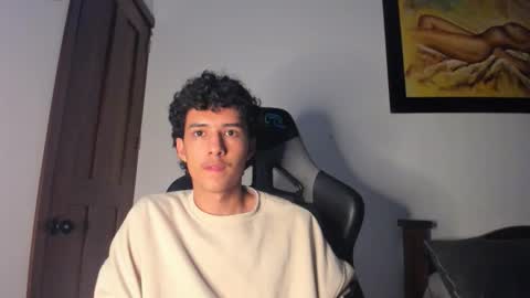 santi_twink19 online show from October 23, 1:09 am