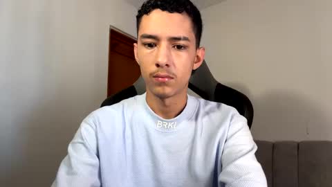 Snapshot of santi_twink19 chatting on January 7, 12:48 pm santi_twink19 online show from January 7, 12:48 pm