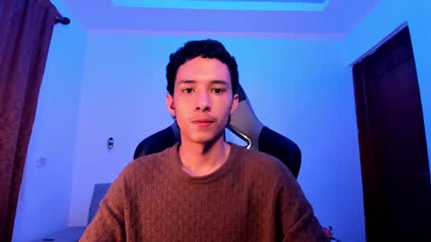 Snapshot of santi_twink19 chatting on December 10, 6:01 am santi_twink19 online show from December 10, 6:01 am
