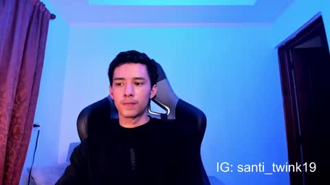 Snapshot of santi_twink19 chatting on December 18, 10:35 pm santi_twink19 online show from December 18, 10:35 pm