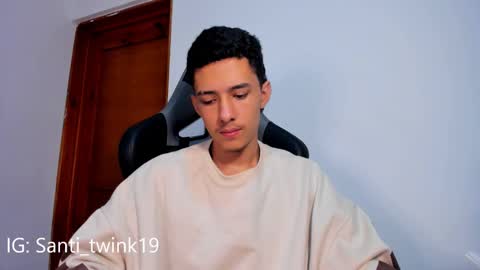 Snapshot of santi_twink19 chatting on February 14, 2:18 am santi_twink19 online show from February 14, 2:18 am