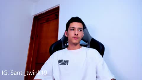 Snapshot of santi_twink19 chatting on February 21, 8:16 pm santi_twink19 online show from February 21, 8:16 pm