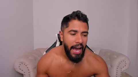 santiago_huntt online show from January 12, 12:31 pm