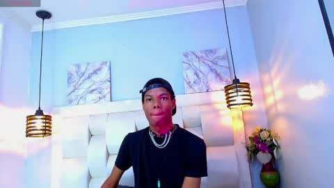 Santiiiiii  online show from April 2, 6:16 pm