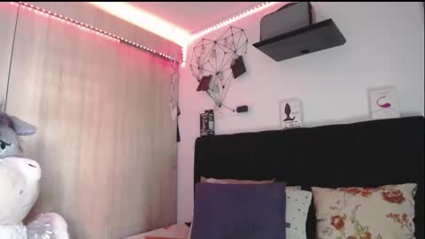 Santii online show from March 2, 9:22 pm