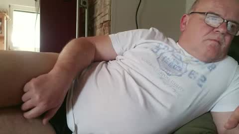 saugeil123 online show from April 14, 11:43 am