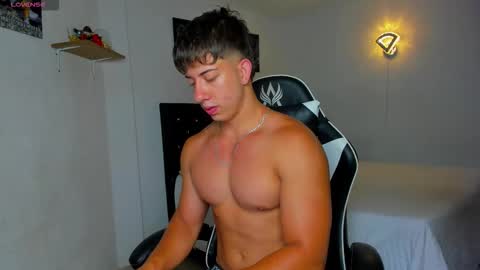 Snapshot of sean_brownx chatting on September 28, 1:20 pm Sean online show from September 28, 1:20 pm