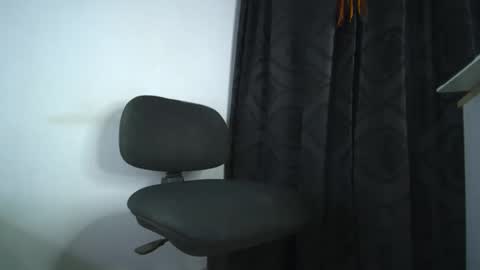 sem_alas online show from October 18, 5:12 am