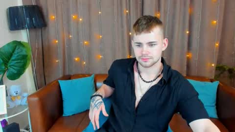 Snapshot of sevans14 chatting on January 7, 9:25 pm SevanS14 online show from January 7, 9:25 pm