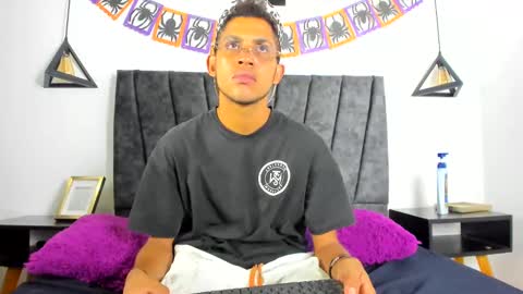 sexy_latin_cum online show from October 27, 3:42 am