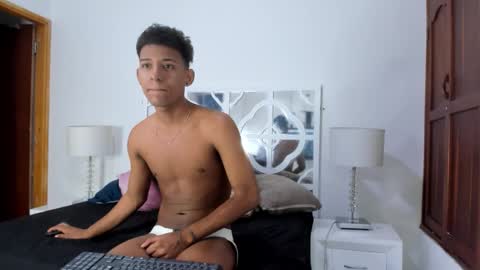 Shanti Wets Brunette online show from November 1, 3:54 am