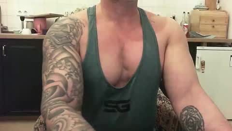 Snapshot of show_on_for_you chatting on January 21, 9:04 pm show_on_for_you online show from January 21, 9:04 pm