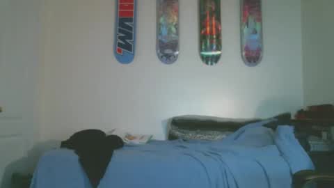 shyboyhugecum2020 online show from April 25, 4:48 am