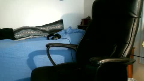shyboyhugecum2020 online show from June 9, 2:57 am