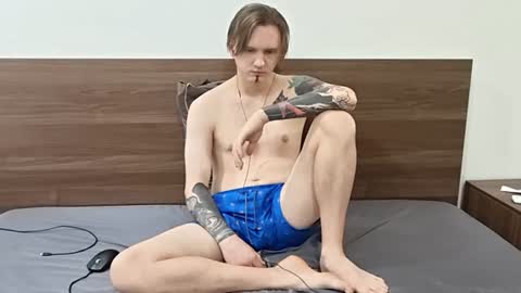 silent_stitch online show from June 13, 4:54 am