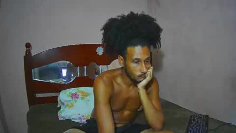 Snapshot of skinnylatinman chatting on December 4, 9:35 pm Skinny Latin Man online show from December 4, 9:35 pm