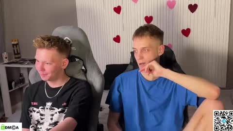 sky_hunter online show from March 22, 3:50 pm