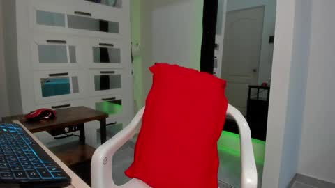 sky_wild online show from March 30, 9:27 pm