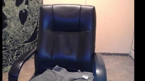 Snapshot of slimdizzy64 chatting on January 4, 12:48 am slave drew or slut online show from January 4, 12:48 am
