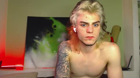 Snapshot of sly_gus chatting on September 12, 2:06 pm Gus online show from September 12, 2:06 pm