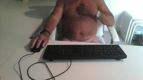 Snapshot of smilesnsmiles chatting on September 18, 9:33 am George online show from September 18, 9:33 am