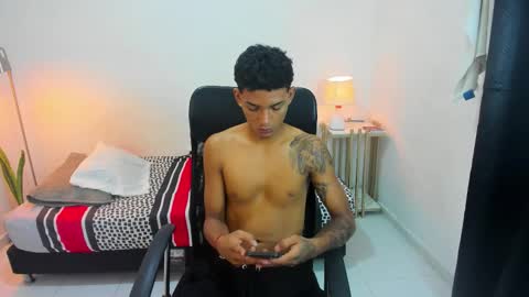 snak_master1 online show from October 15, 2:35 pm