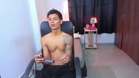 snak_master1 online show from November 11, 7:08 pm