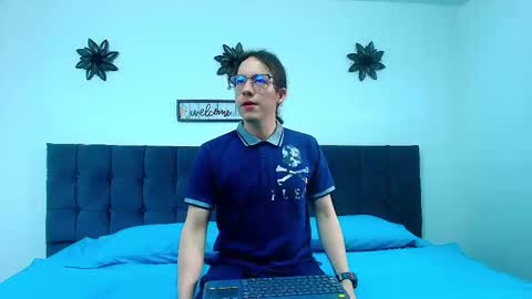 Snapshot of snowyx_ chatting on September 23, 8:30 pm Snowyx online show from September 23, 8:30 pm