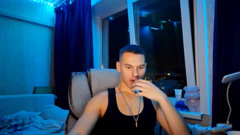 Max online show from November 21, 10:09 pm