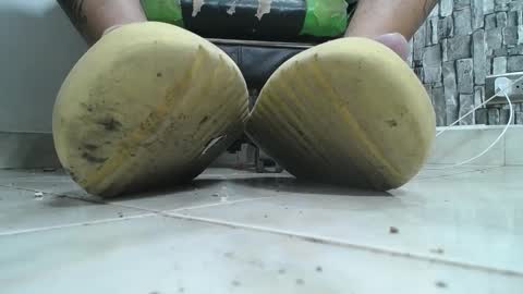 Snapshot of srfindomfeet_ chatting on October 2, 3:21 am sr master cum its my old account online show from October 2, 3:21 am